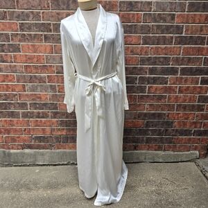 Jones New York Ivory Robe Large X Large Satin Pockets Decorative Sleeves
